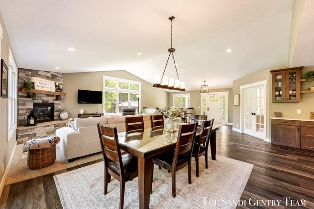 12400 Lincoln Farms Drive, Grand Haven, MI 49417