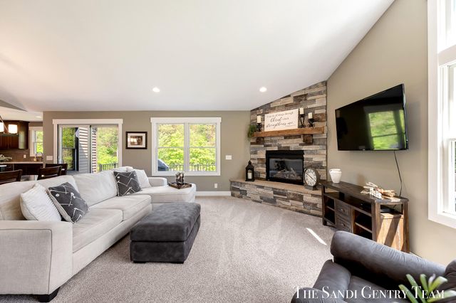 12400 Lincoln Farms Drive, Grand Haven, MI 49417
