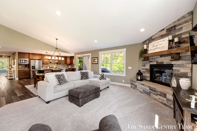12400 Lincoln Farms Drive, Grand Haven, MI 49417