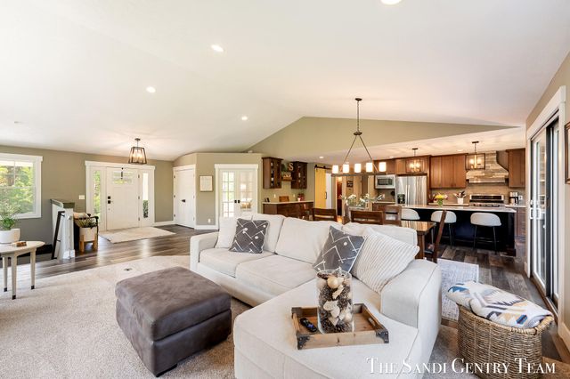 12400 Lincoln Farms Drive, Grand Haven, MI 49417