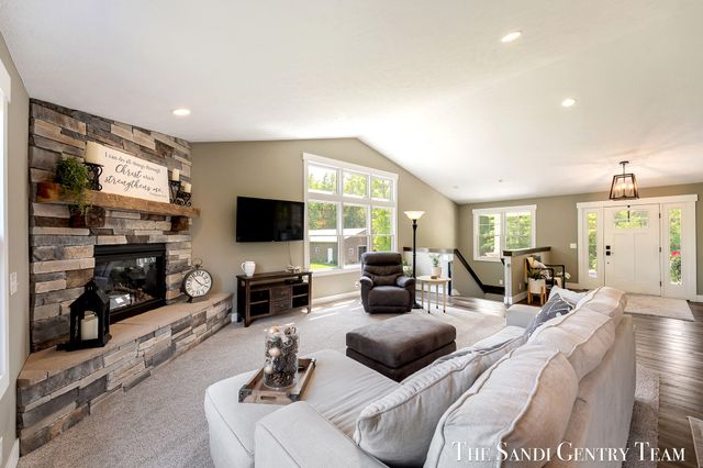 12400 Lincoln Farms Drive, Grand Haven, MI 49417