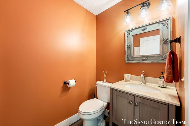 12400 Lincoln Farms Drive, Grand Haven, MI 49417