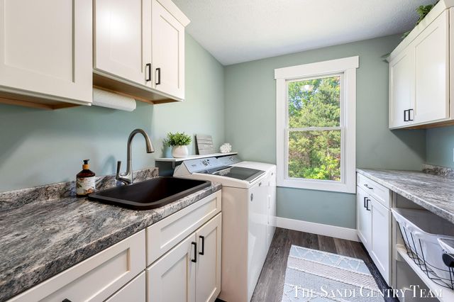 12400 Lincoln Farms Drive, Grand Haven, MI 49417