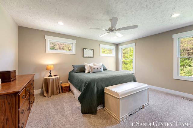 12400 Lincoln Farms Drive, Grand Haven, MI 49417