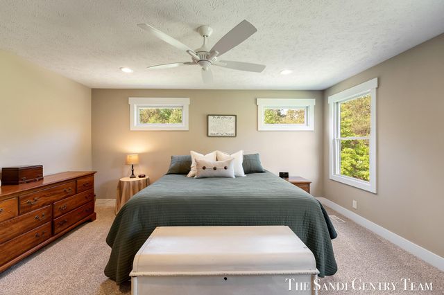 12400 Lincoln Farms Drive, Grand Haven, MI 49417