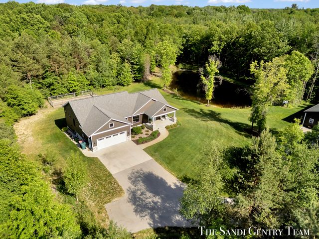 12400 Lincoln Farms Drive, Grand Haven, MI 49417