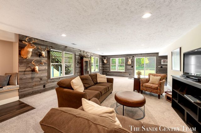 12400 Lincoln Farms Drive, Grand Haven, MI 49417
