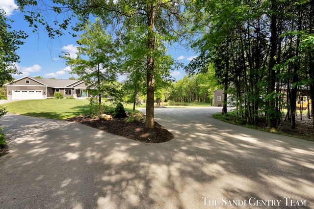 12400 Lincoln Farms Drive, Grand Haven, MI 49417