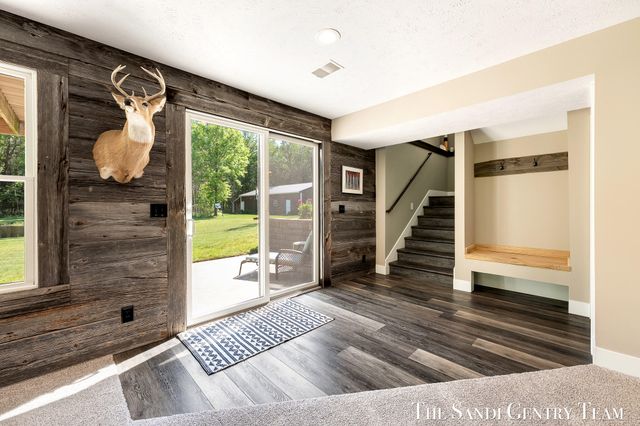 12400 Lincoln Farms Drive, Grand Haven, MI 49417