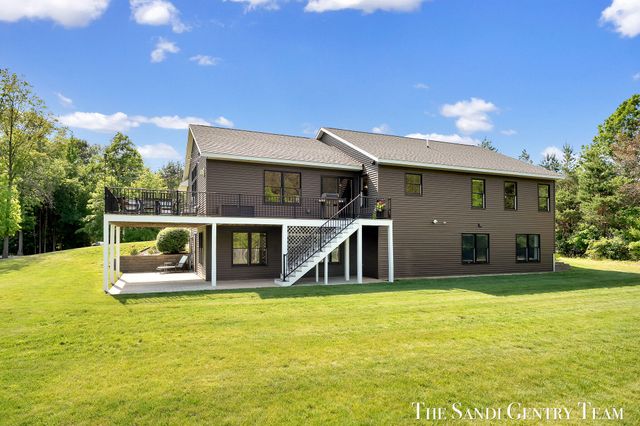 12400 Lincoln Farms Drive, Grand Haven, MI 49417