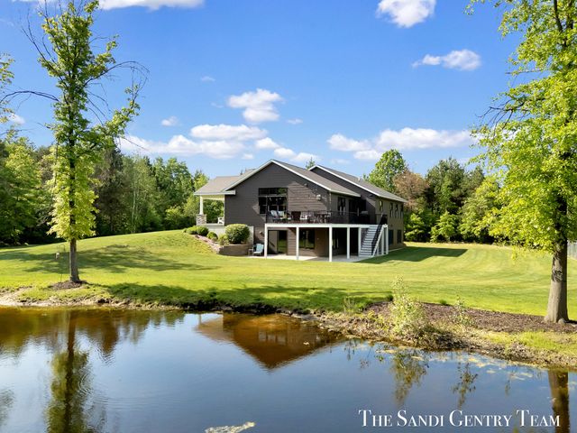 12400 Lincoln Farms Drive, Grand Haven, MI 49417
