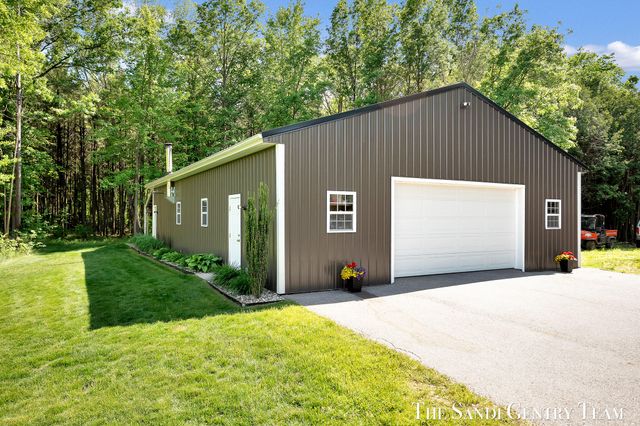 12400 Lincoln Farms Drive, Grand Haven, MI 49417
