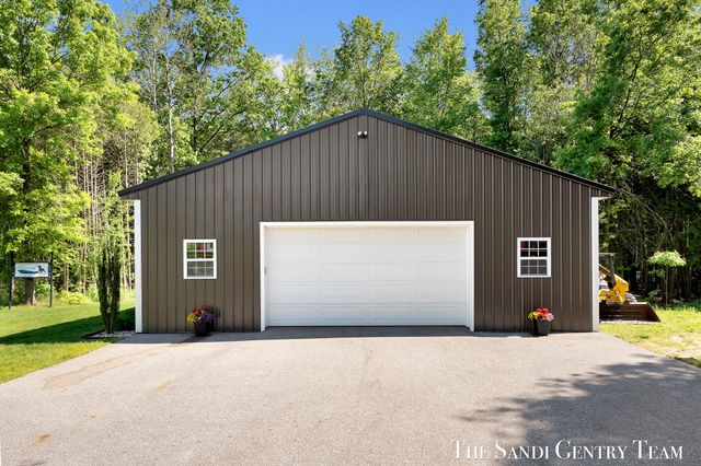 12400 Lincoln Farms Drive, Grand Haven, MI 49417
