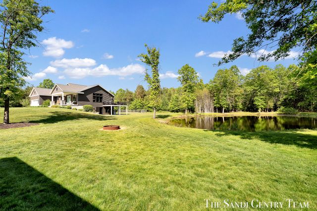 12400 Lincoln Farms Drive, Grand Haven, MI 49417