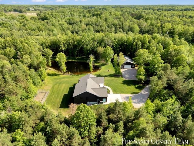 12400 Lincoln Farms Drive, Grand Haven, MI 49417