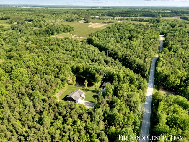 12400 Lincoln Farms Drive, Grand Haven, MI 49417