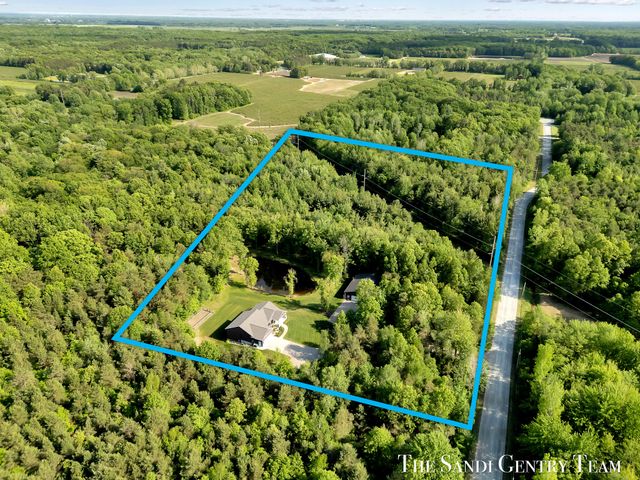 12400 Lincoln Farms Drive, Grand Haven, MI 49417