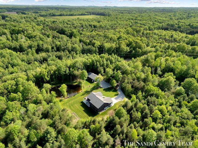 12400 Lincoln Farms Drive, Grand Haven, MI 49417