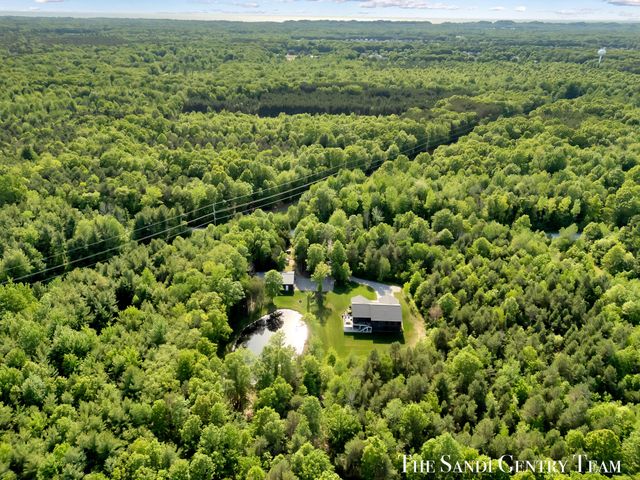 12400 Lincoln Farms Drive, Grand Haven, MI 49417