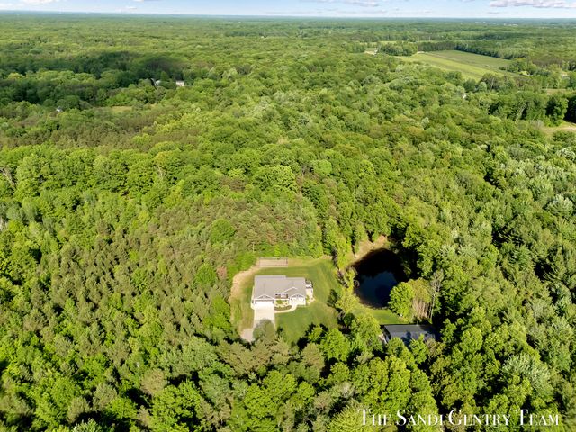 12400 Lincoln Farms Drive, Grand Haven, MI 49417