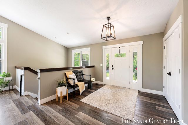 12400 Lincoln Farms Drive, Grand Haven, MI 49417