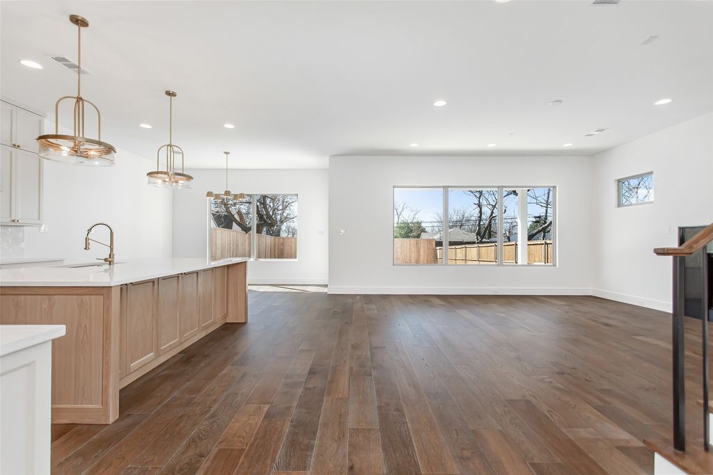 1107 Mount Auburn Avenue, Dallas, TX 75223