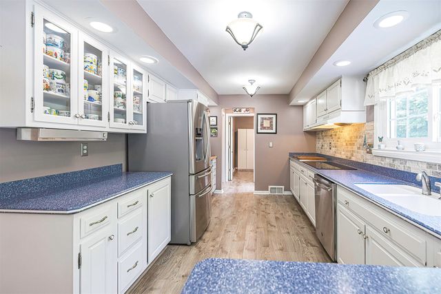 326 W ARLINGTON Road, Erie, PA 16509
