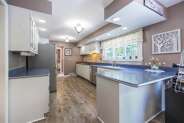 326 W ARLINGTON Road, Erie, PA 16509
