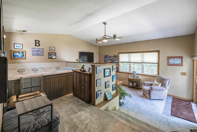 326 W ARLINGTON Road, Erie, PA 16509