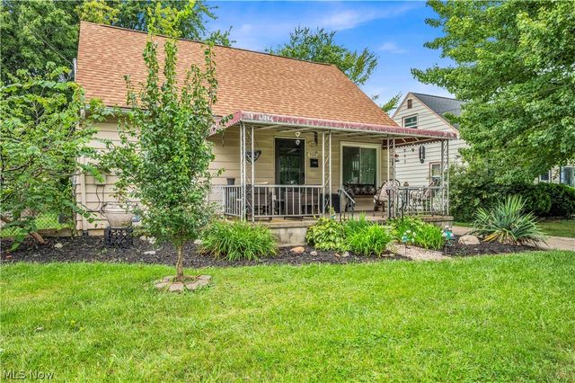 926 Warwick Drive, Sheffield Lake, OH 44054