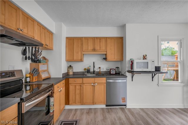 926 Warwick Drive, Sheffield Lake, OH 44054