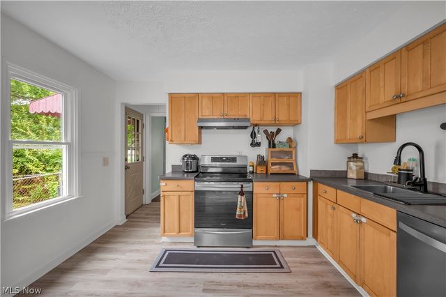 926 Warwick Drive, Sheffield Lake, OH 44054