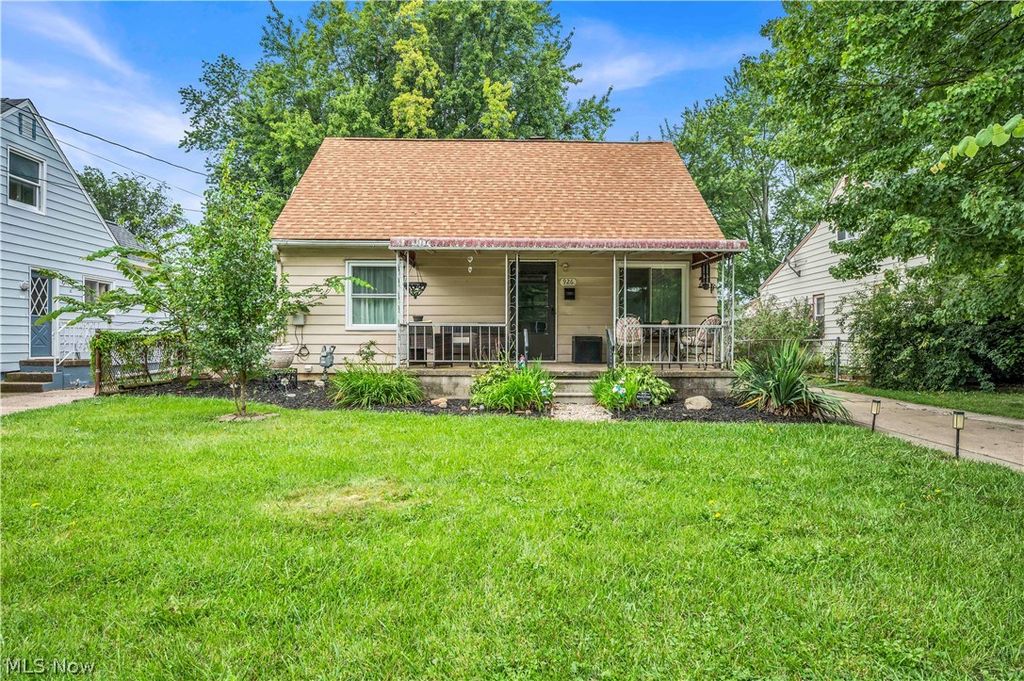926 Warwick Drive, Sheffield Lake, OH 44054
