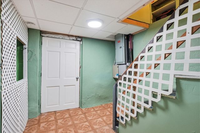 6 Cranshaw Pl, Lawrence, MA 01841