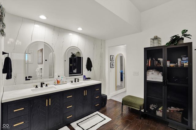 9061 Crystal Lake Drive, Indianapolis, IN 46240