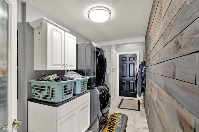 9061 Crystal Lake Drive, Indianapolis, IN 46240