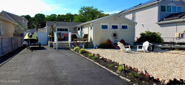 4 Cedar Crest Drive, Toms River, NJ 08753