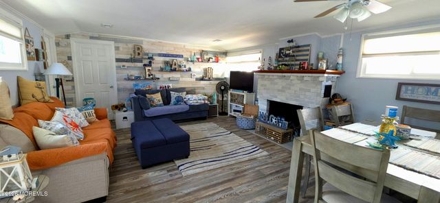 4 Cedar Crest Drive, Toms River, NJ 08753
