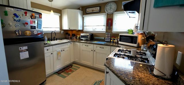 4 Cedar Crest Drive, Toms River, NJ 08753