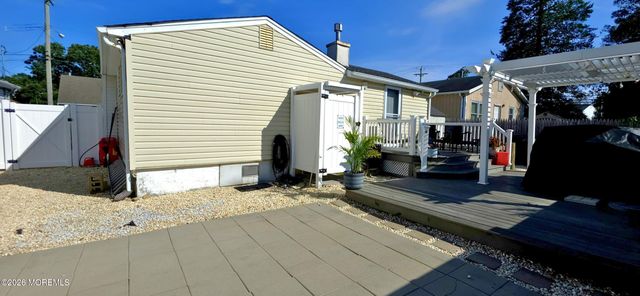 4 Cedar Crest Drive, Toms River, NJ 08753