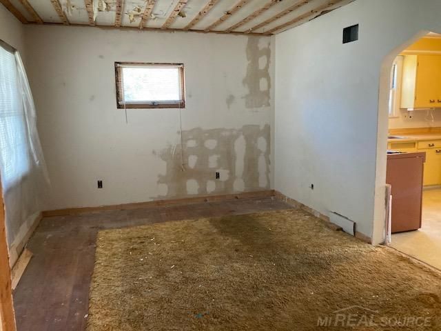 8442 Central Street, Center Line, MI 48015