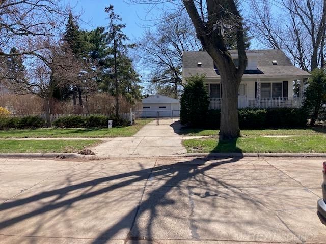 8442 Central Street, Center Line, MI 48015
