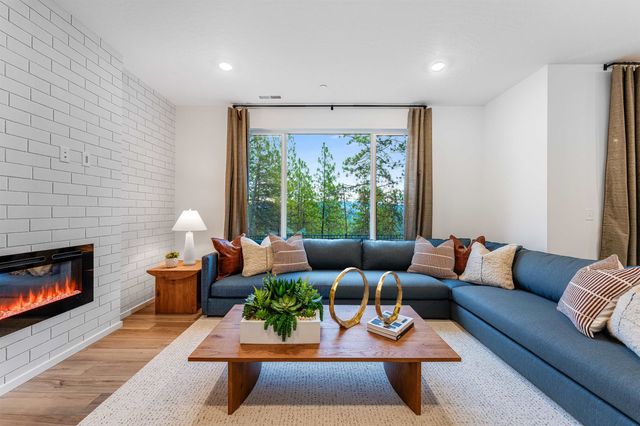 16581 E 30th Ln, Spokane Valley, WA 99037