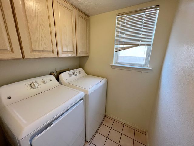 1000 Glacier Bay Street SE, Albuquerque, NM 87123