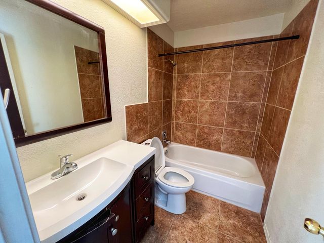 1000 Glacier Bay Street SE, Albuquerque, NM 87123