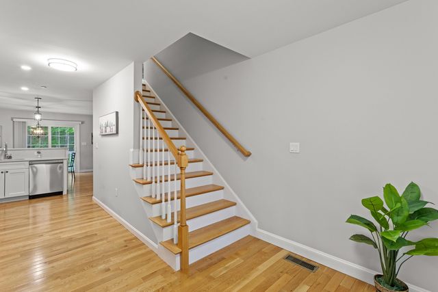 270 Knollwood Way, Manchester, NH 03102