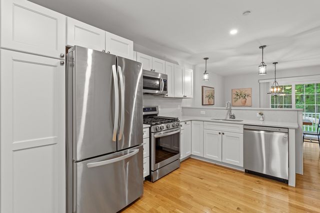 270 Knollwood Way, Manchester, NH 03102