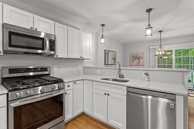 270 Knollwood Way, Manchester, NH 03102