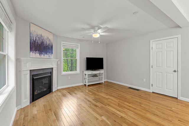 270 Knollwood Way, Manchester, NH 03102