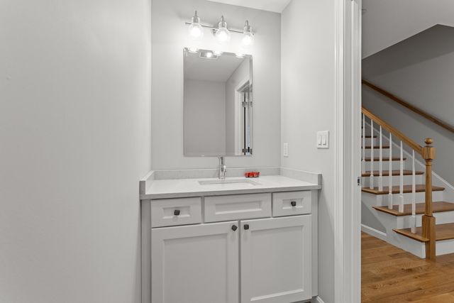 270 Knollwood Way, Manchester, NH 03102